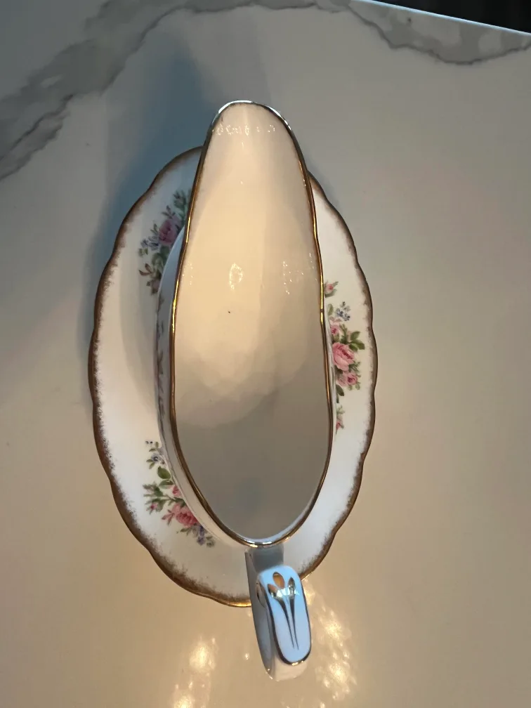 Original Royal Albert Moss Rose Pieces  before the Modern Run image indicator(8)