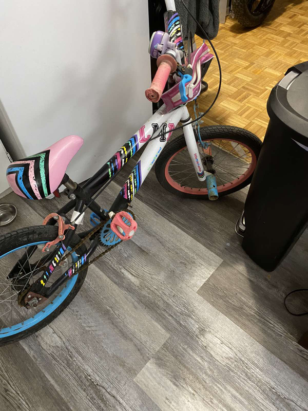 Girls' Huffy bike, 18 inch wheels - photo 3