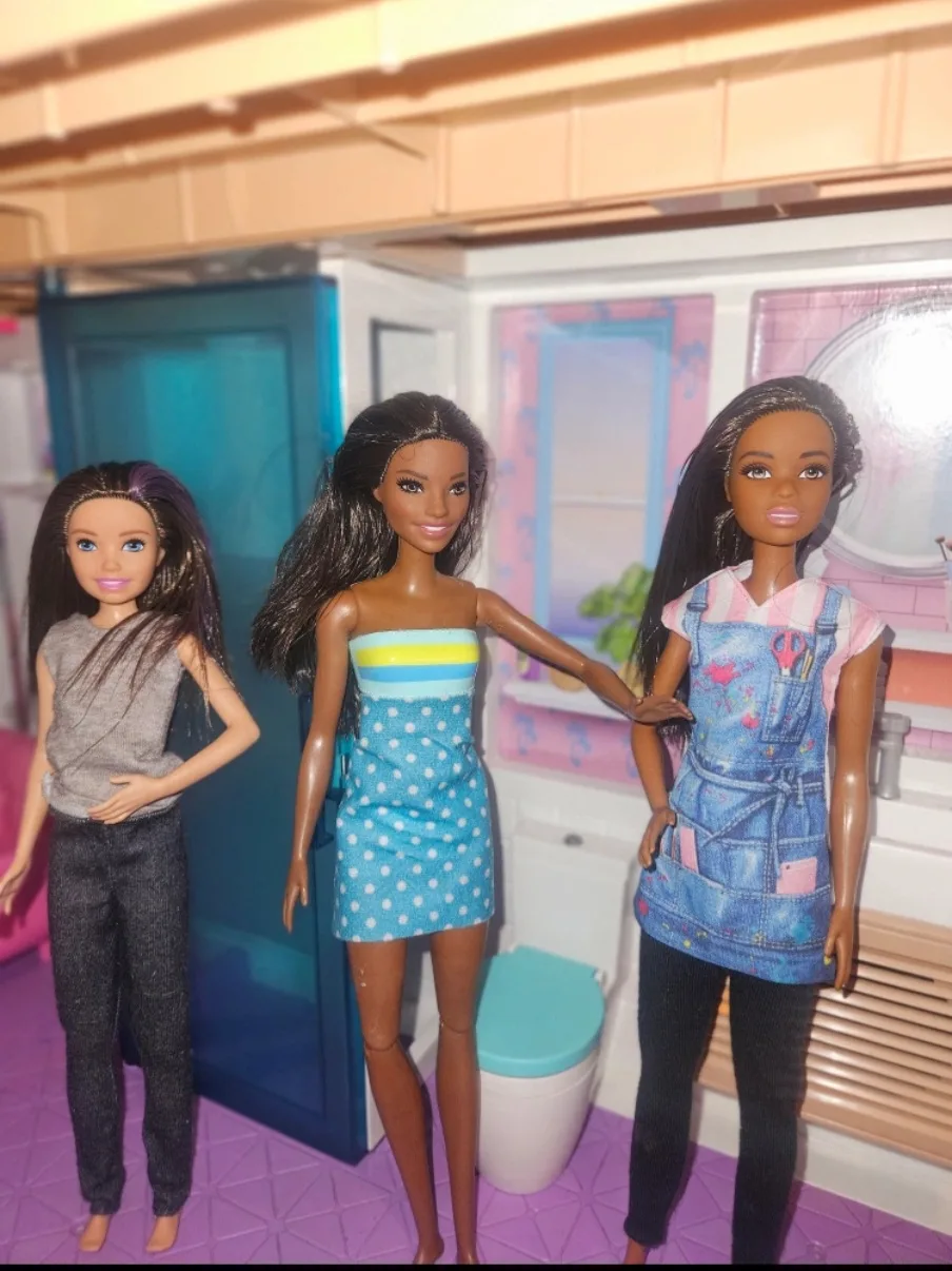 Barbie Dreamhouse with Dolls and Accessories image indicator(4)