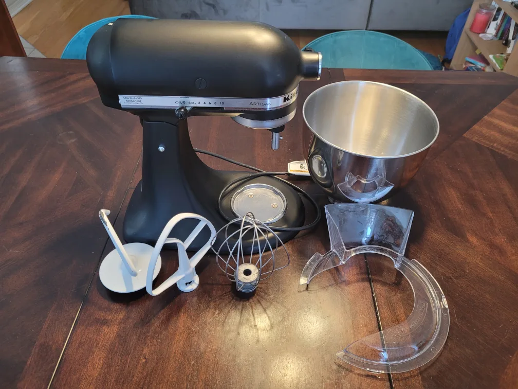 KitchenAid Artisan 5-quart Tilt-Head Stand Mixer - Black Matte