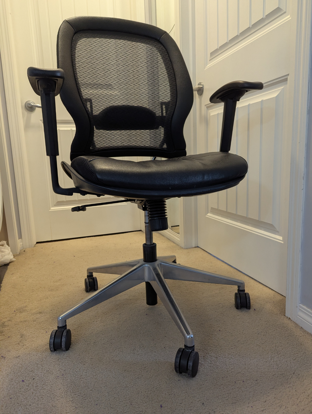 Office Chair - Mesh Back and Leather Seat - photo 2