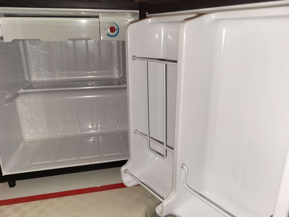 Danby mini fridge - photo 3