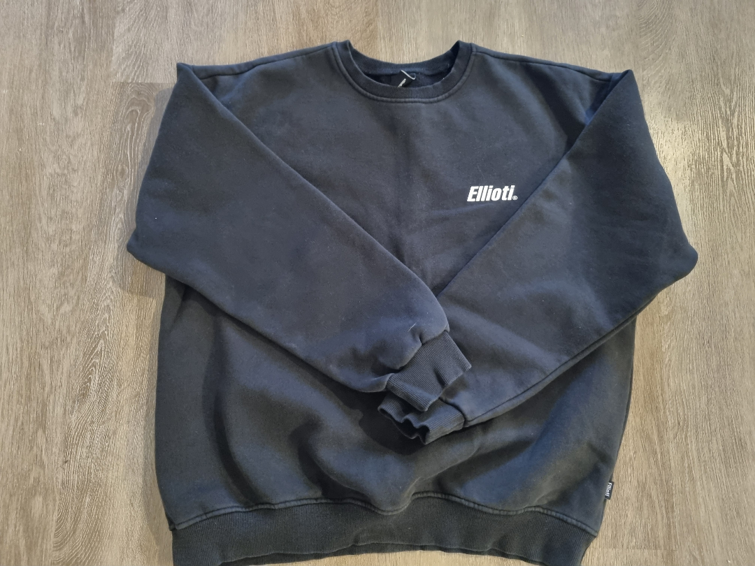 Elliotti Black Crewneck Sweatshirt - Size Medium