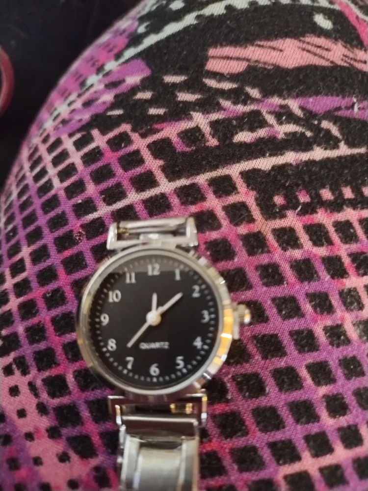 Women's Watch Bundle - Gold Tone Metal Band & Pink Leather Band image indicator(8)