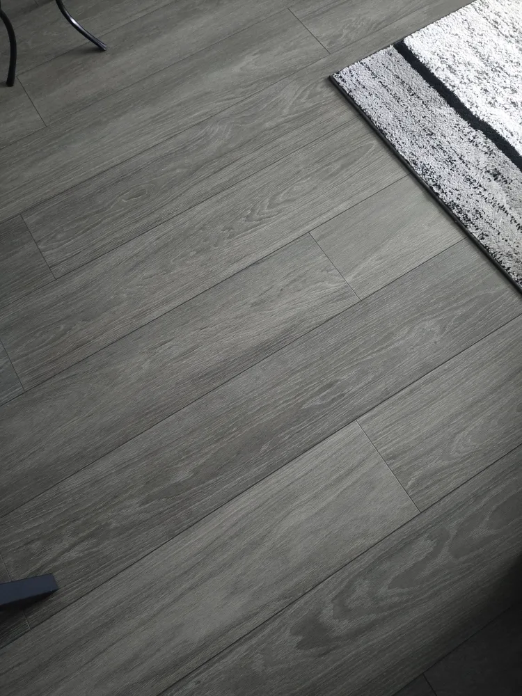 Luxury Vinyl Flooring image indicator(2)