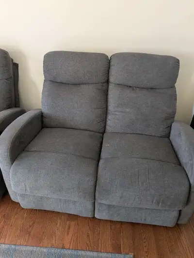 Grey Reclining Loveseat 💚