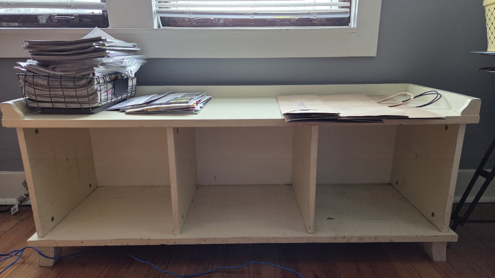 Vintage White Entryway Bench with Storage