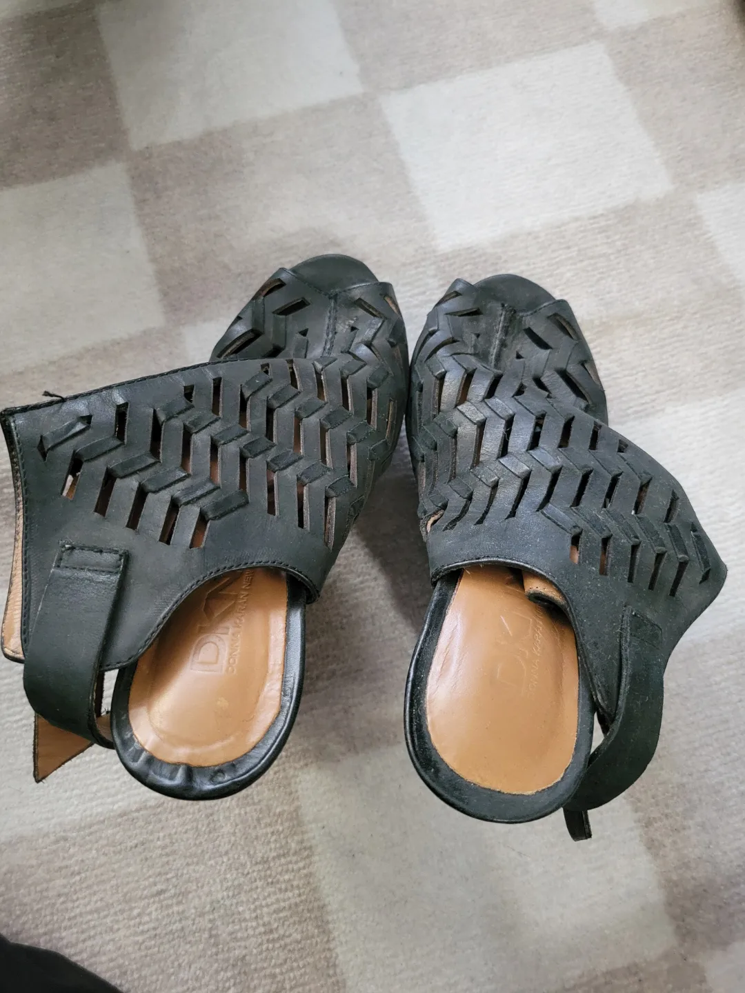 DKNY Cecile Black Leather Wedge Sandals - Size 6.5/37 image indicator(2)