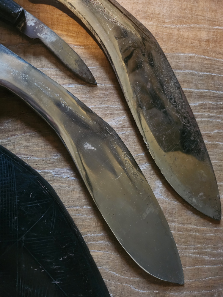 Pair of antique kukris with scabbard - photo 2