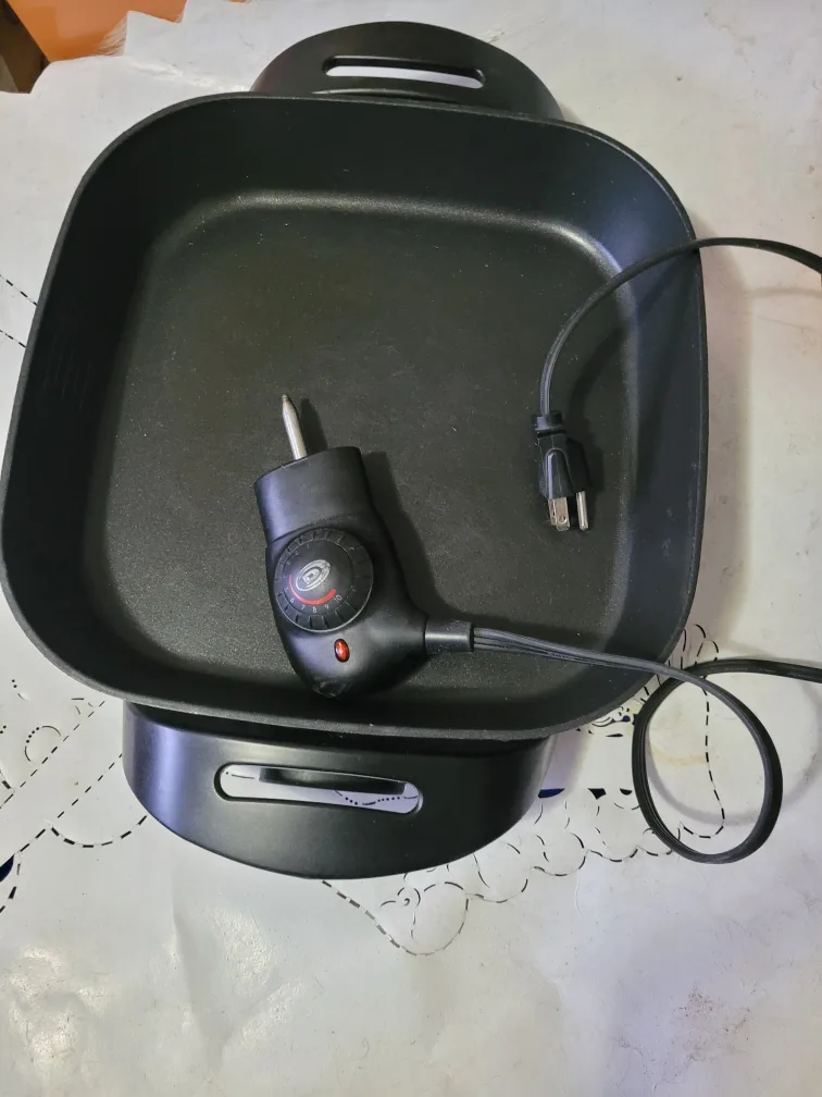 Electric Skillet with Glass Lid image indicator(2)