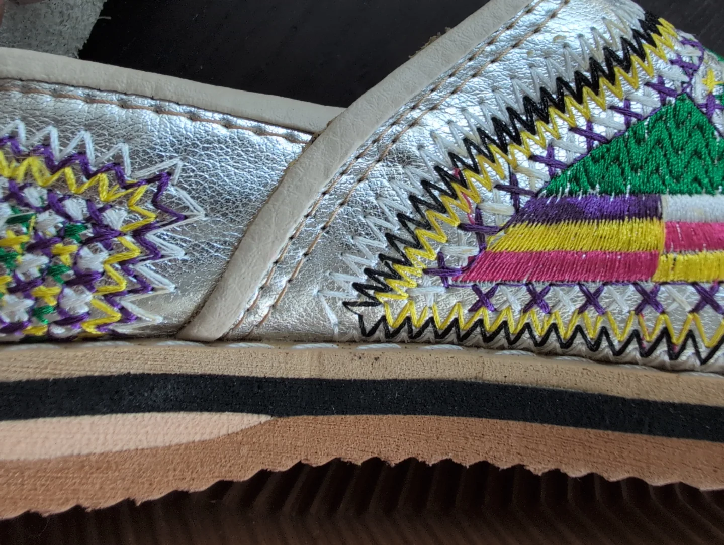 BRAND NEW - Embroidered Moroccan Babouches Slippers image indicator(7)