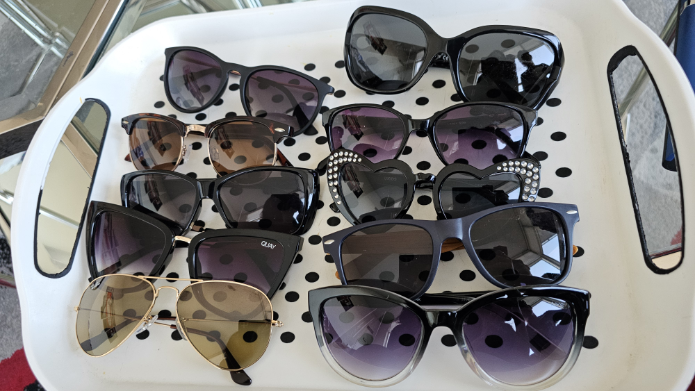 10 Pairs of sunglasses