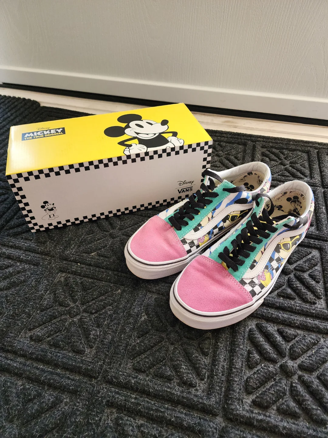 90th Anniversary Mickey Mouse Vans image indicator(2)