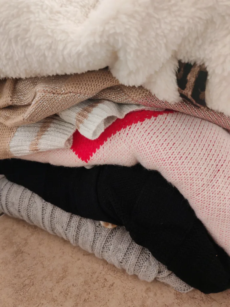 12 Bundles Outwear (Jacket, Cardigan, Sweaters, Blazer etc) image indicator(5)