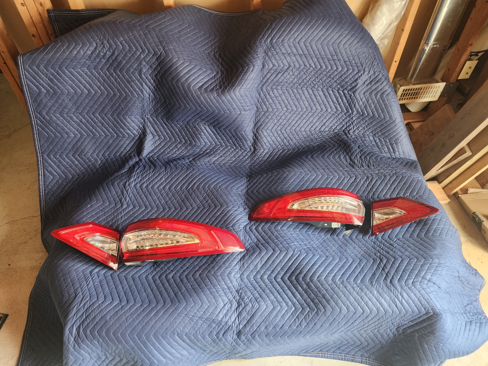 Ford Fusion 2013-2016 Tail Lights - Set of 2