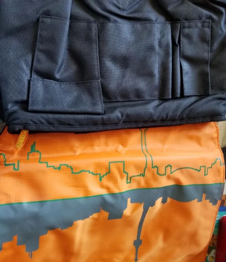 CN Tower Messenger Bag 💚 image indicator(3)