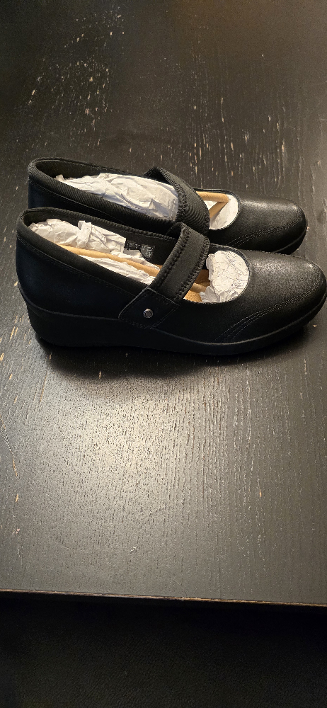 Clarks Suttlyn May Mary Jane Pump, Black Leather, Women's Size 8