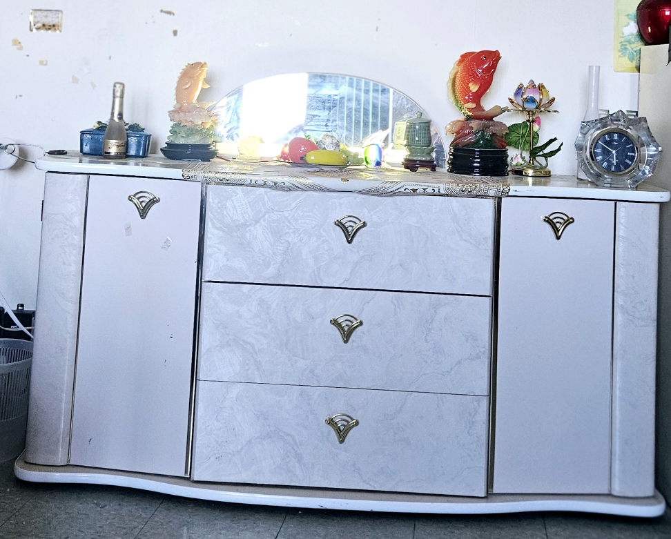 Vintage White Dresser with Gold Accents💚 - photo 3