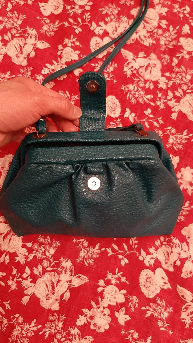 Dark green leather crossbody purse image indicator(4)