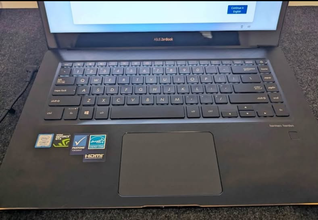 ASUS Zenbook Laptop - Excellent Condition - photo 2