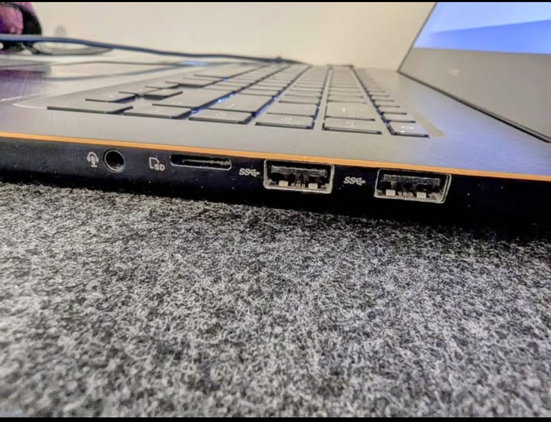 ASUS Zenbook Laptop - Excellent Condition - photo 4