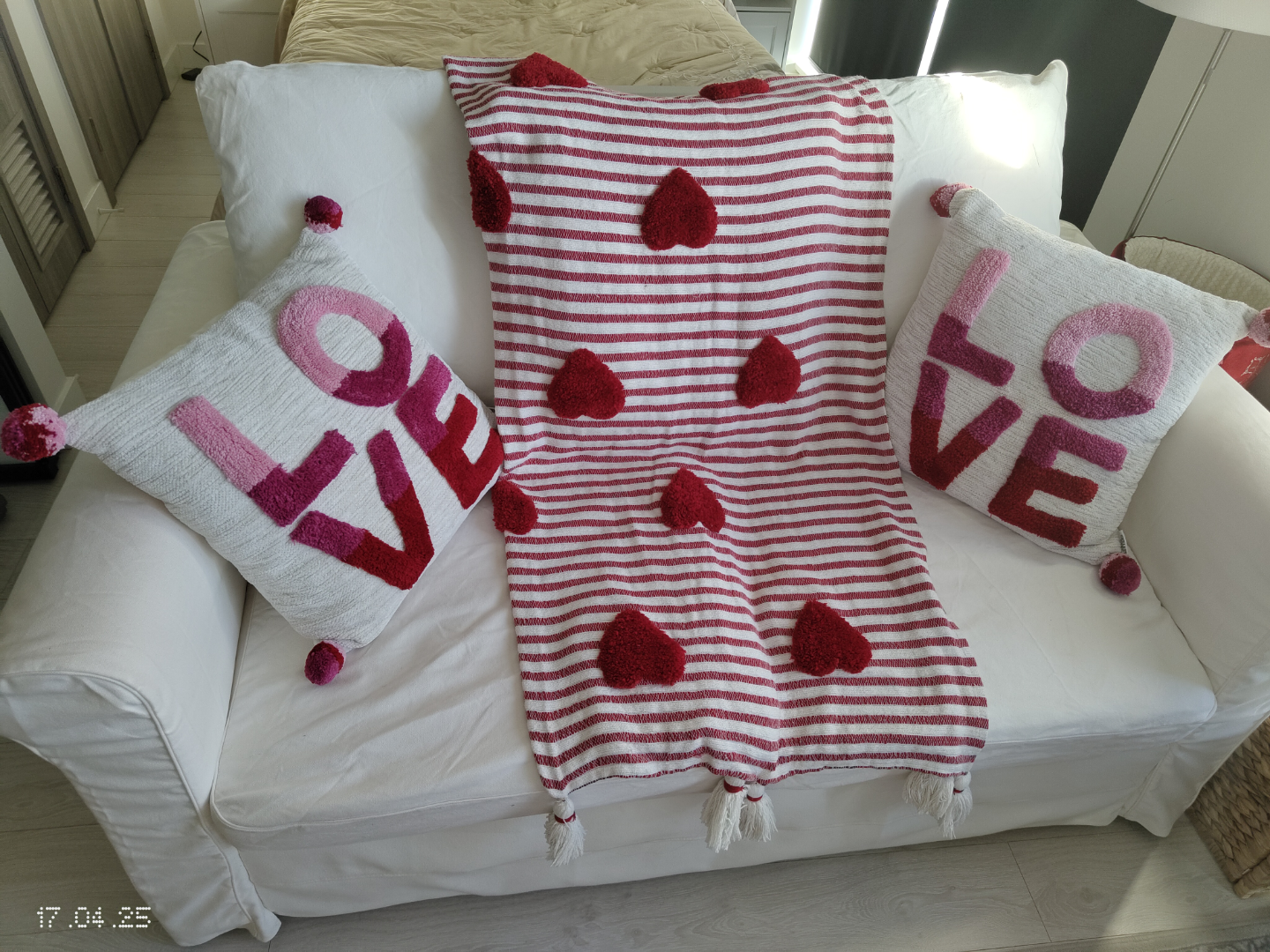 Runner Rug and Valentine's Day Decor Set - photo 2