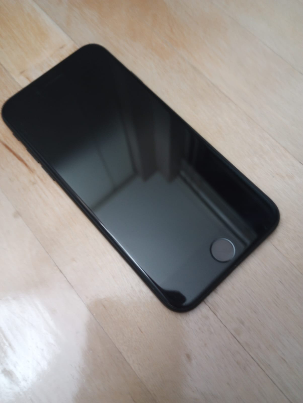 iPhone SE (2nd Gen) - 64GB - Black - Excellent Condition