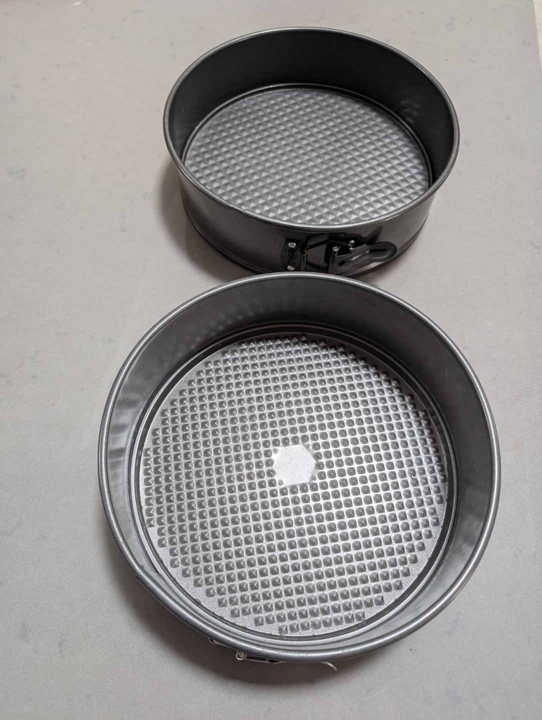 Set of 2 Non-Stick Springform Cake Pans
