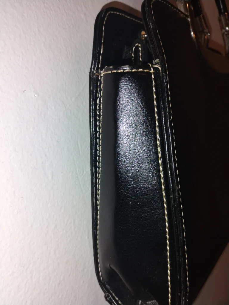 Authentic Gucci Black Leather Handbag image indicator(5)