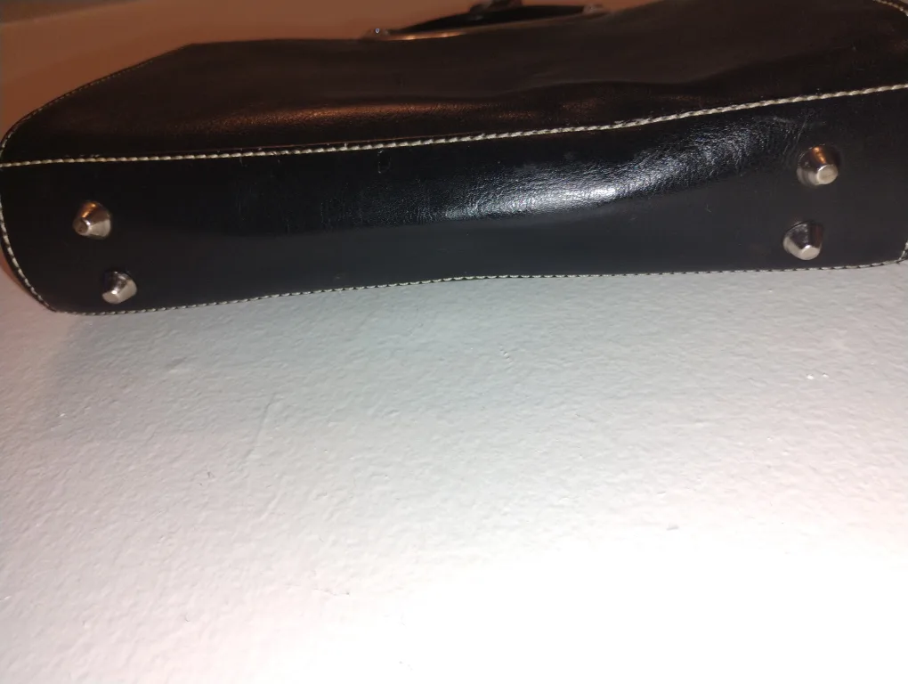 Authentic Gucci Black Leather Handbag image indicator(6)