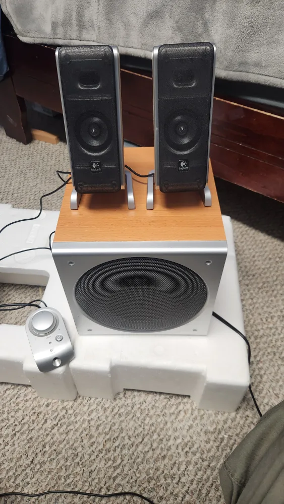 Logitech 2.1 Speaker System - New in Box image indicator(5)