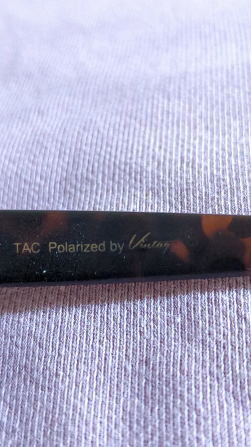 Brown polarized sunglasses image indicator(3)