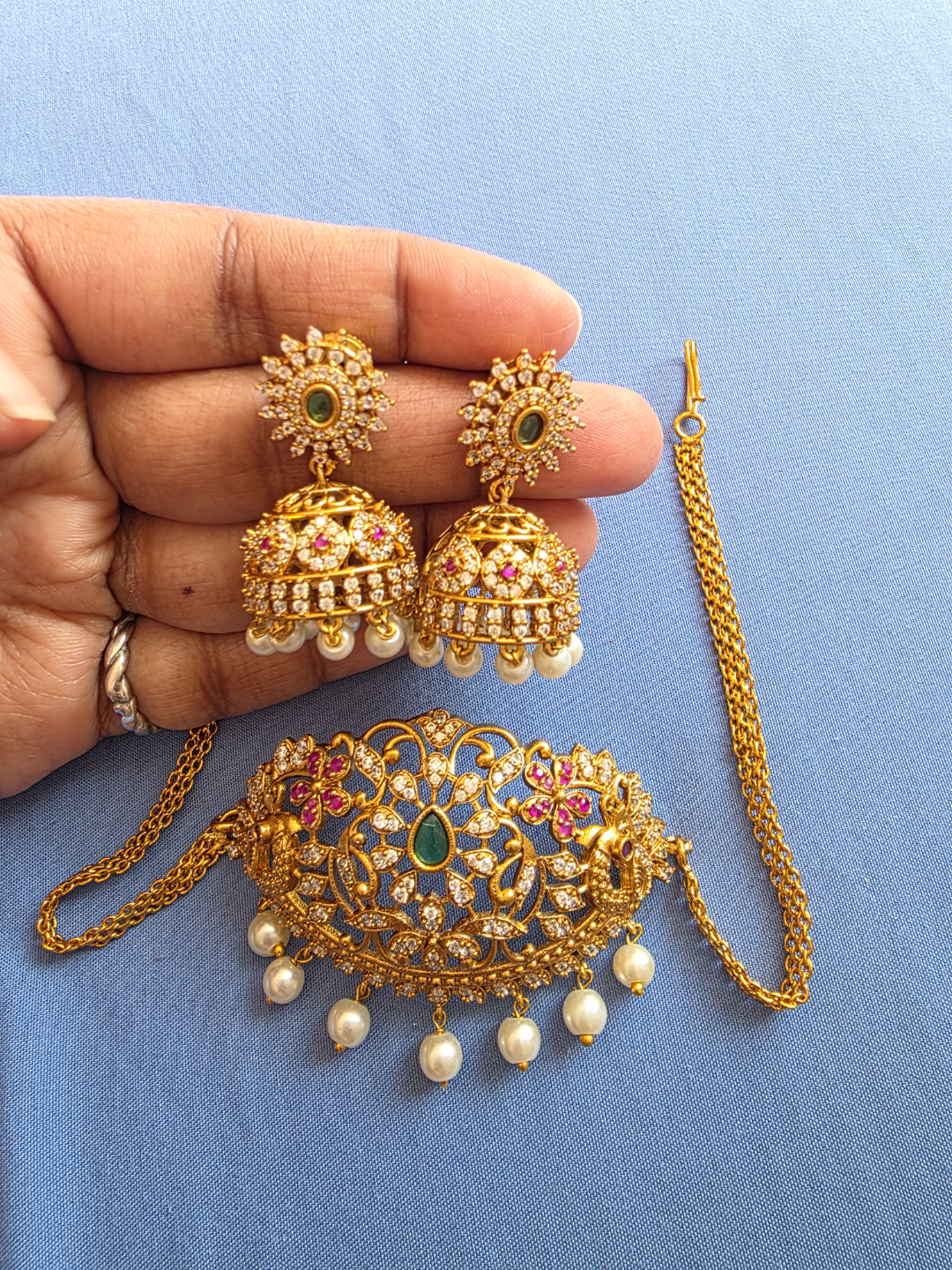 Gorgeous Gold-Tone Choker Necklace Set with Earrings