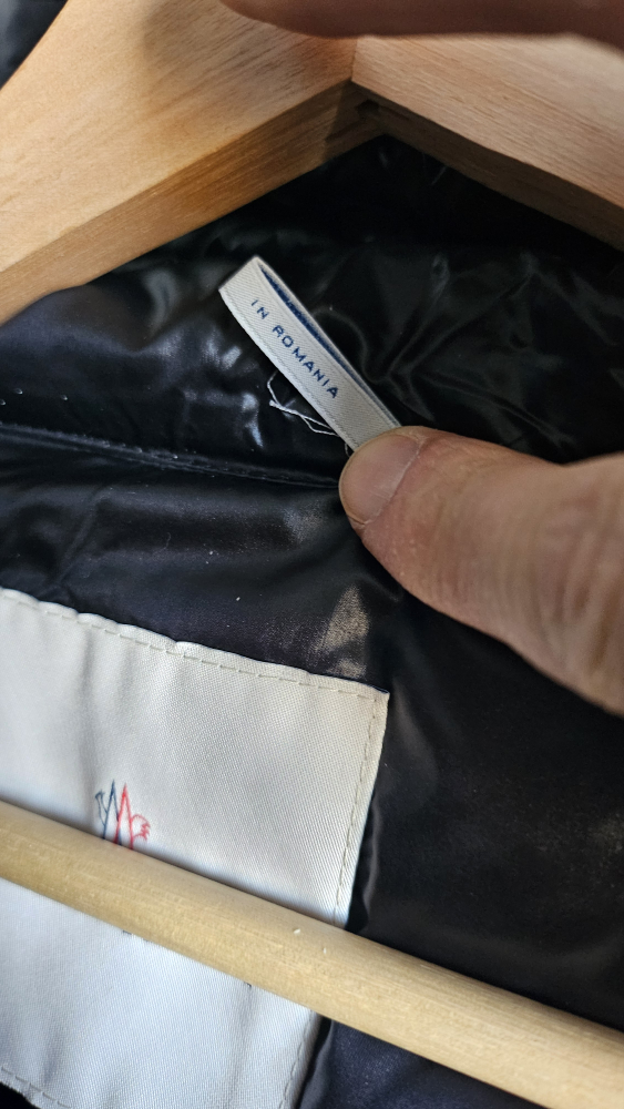 Moncler Black Puffer Jacket - photo 4