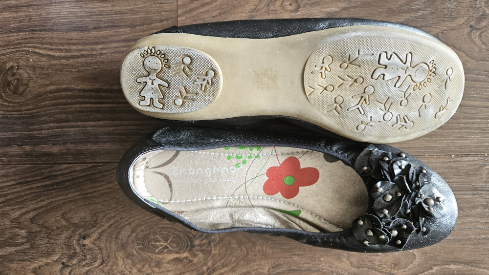 NEGOTIABLE - Black Flower Flats, Size 7.5 - photo 2