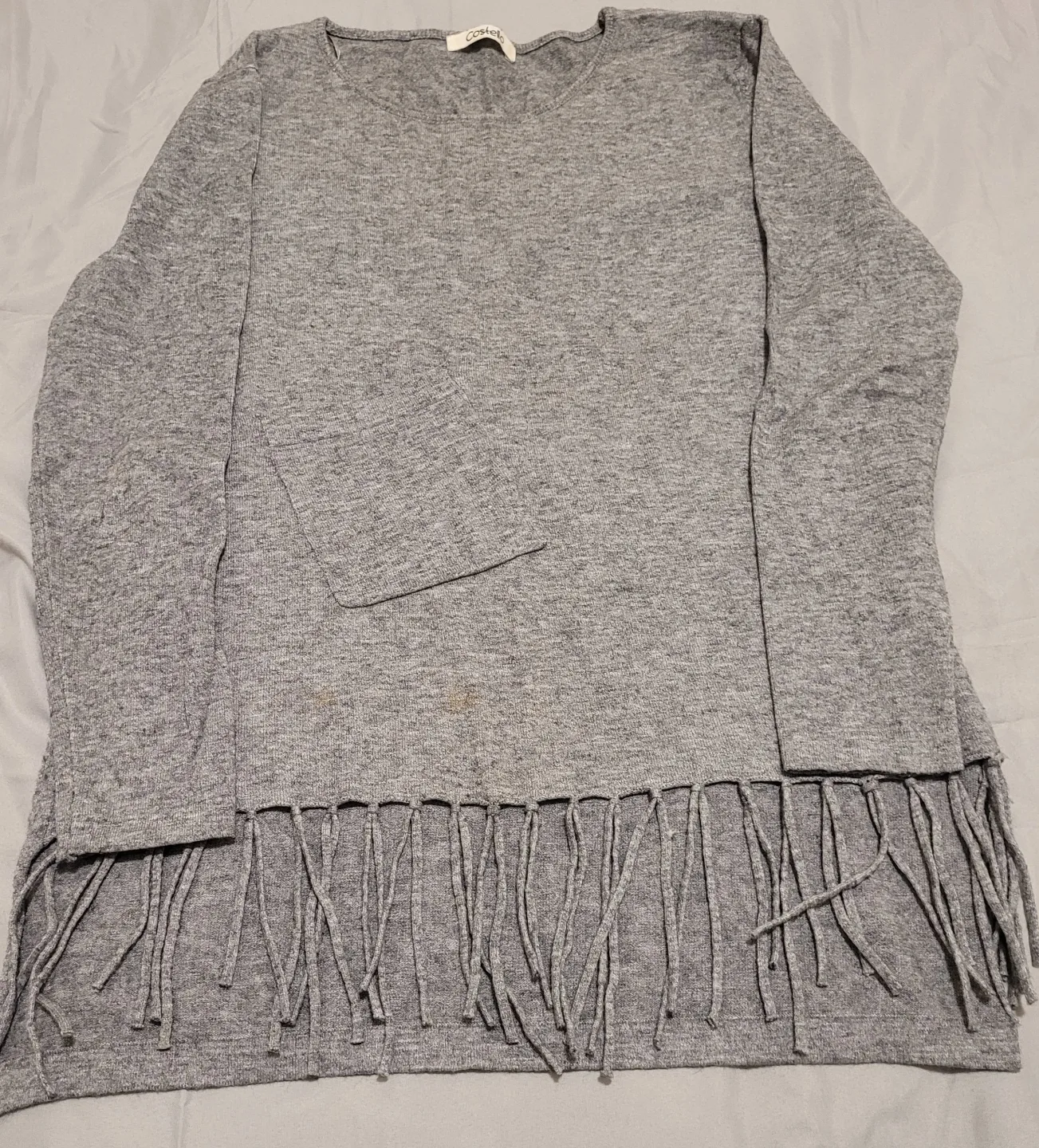 Two Ladies' Long-Sleeve Fringed sweaters both for 20$ image indicator(3)