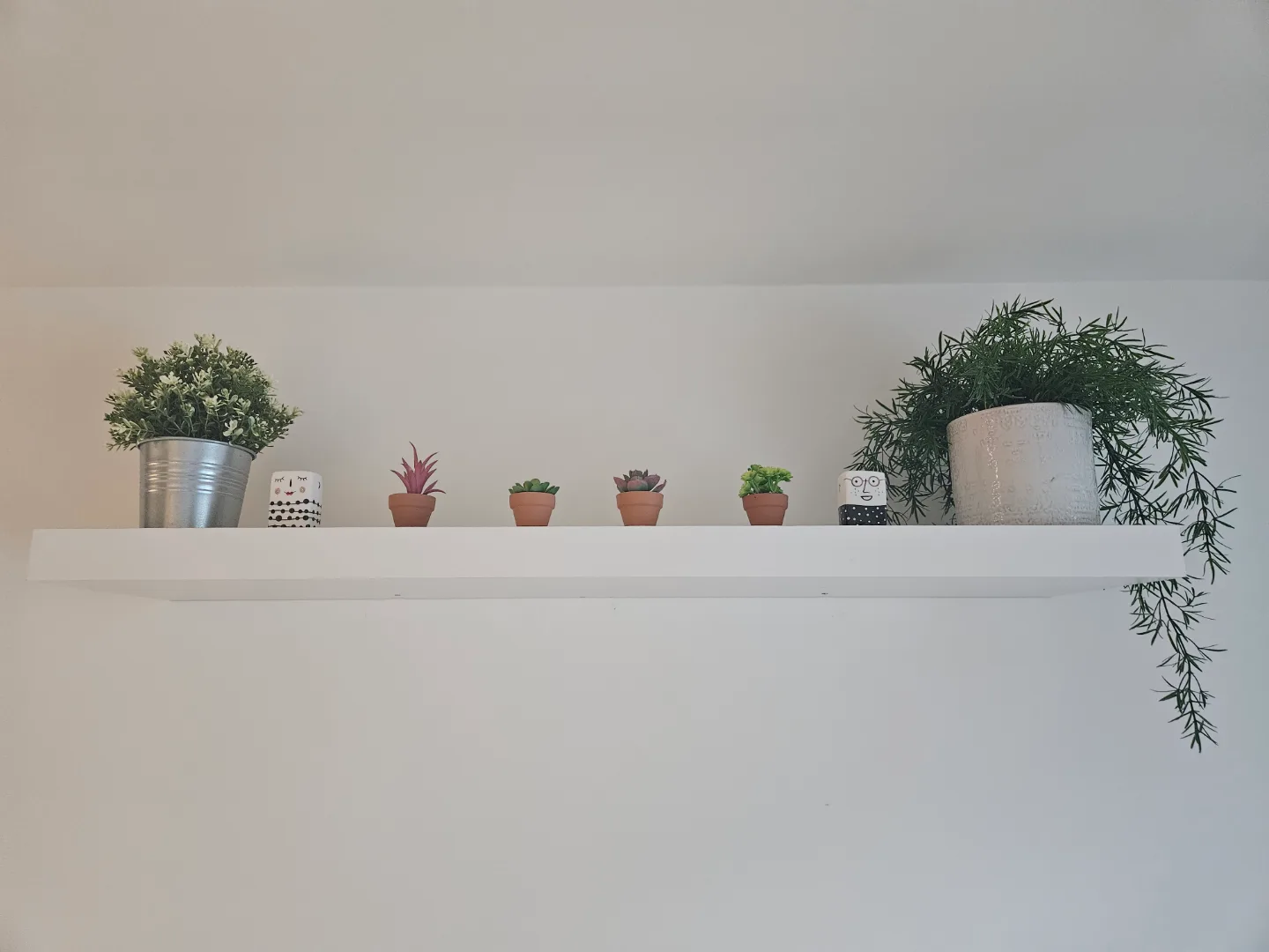 MOVING OUT SALE - White floating shelf - Decor NOT INCLUDED thumbnail