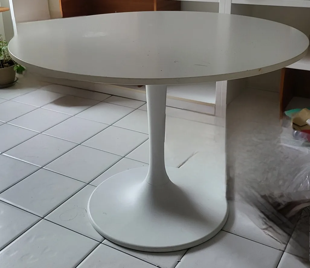 White Tulip Style Pedestal Table thumbnail