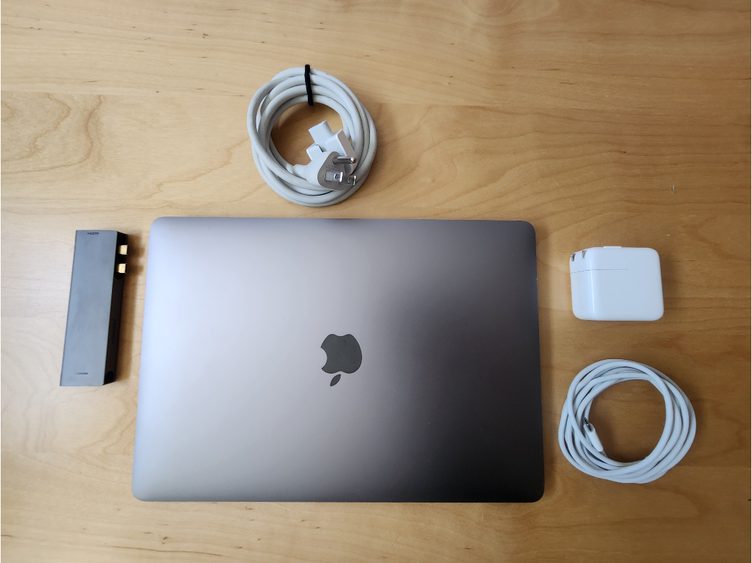 (Excellent) MacBook Air M1 13-inch 2020 + USB-C Hub