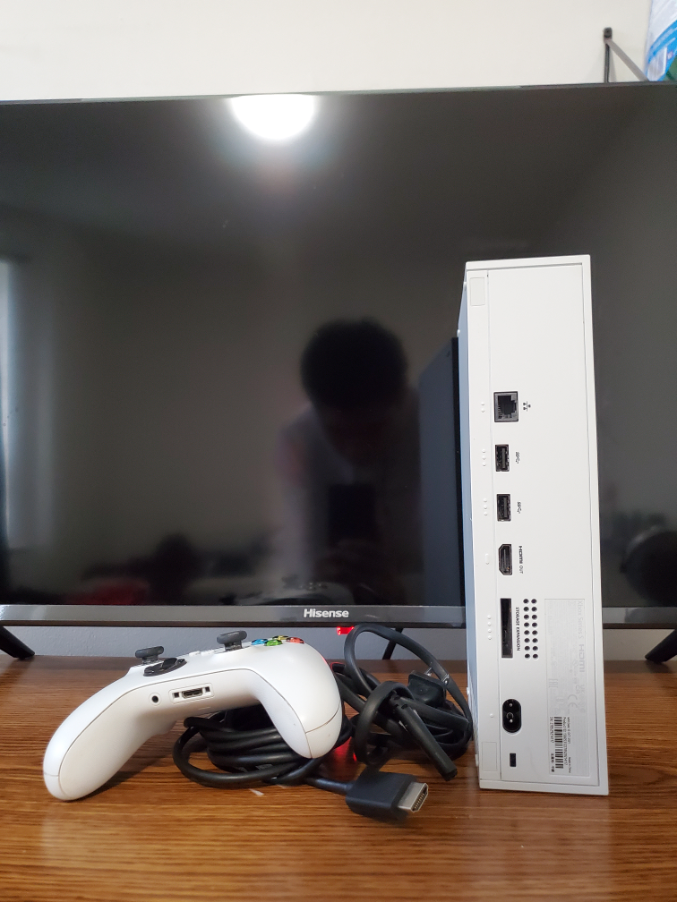 Xbox Series S Console - White - With Controller & Cables - photo 2