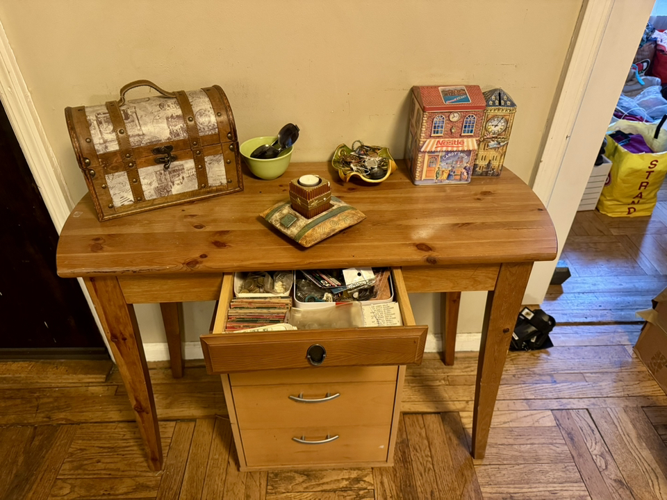 Elegant Wood Console Table for a Entryway With a Drawer - photo 5