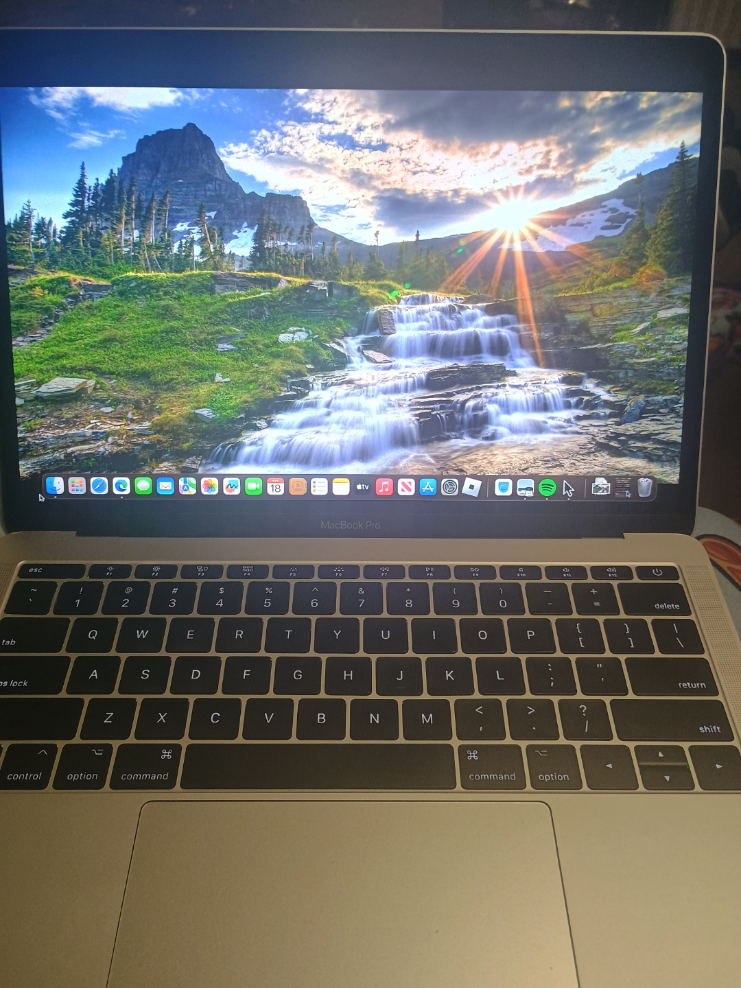 2017 13-inch MacBook Pro - 8GB RAM, 256GB SSD