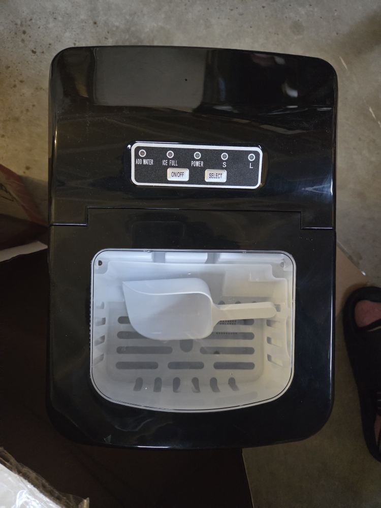 Frigidaire 26 Pound Portable Ice Maker - photo 2