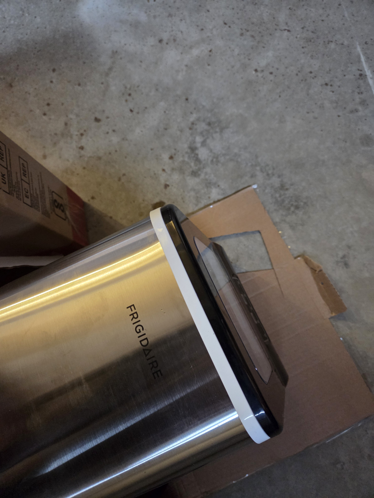Frigidaire 26 Pound Portable Ice Maker - photo 3