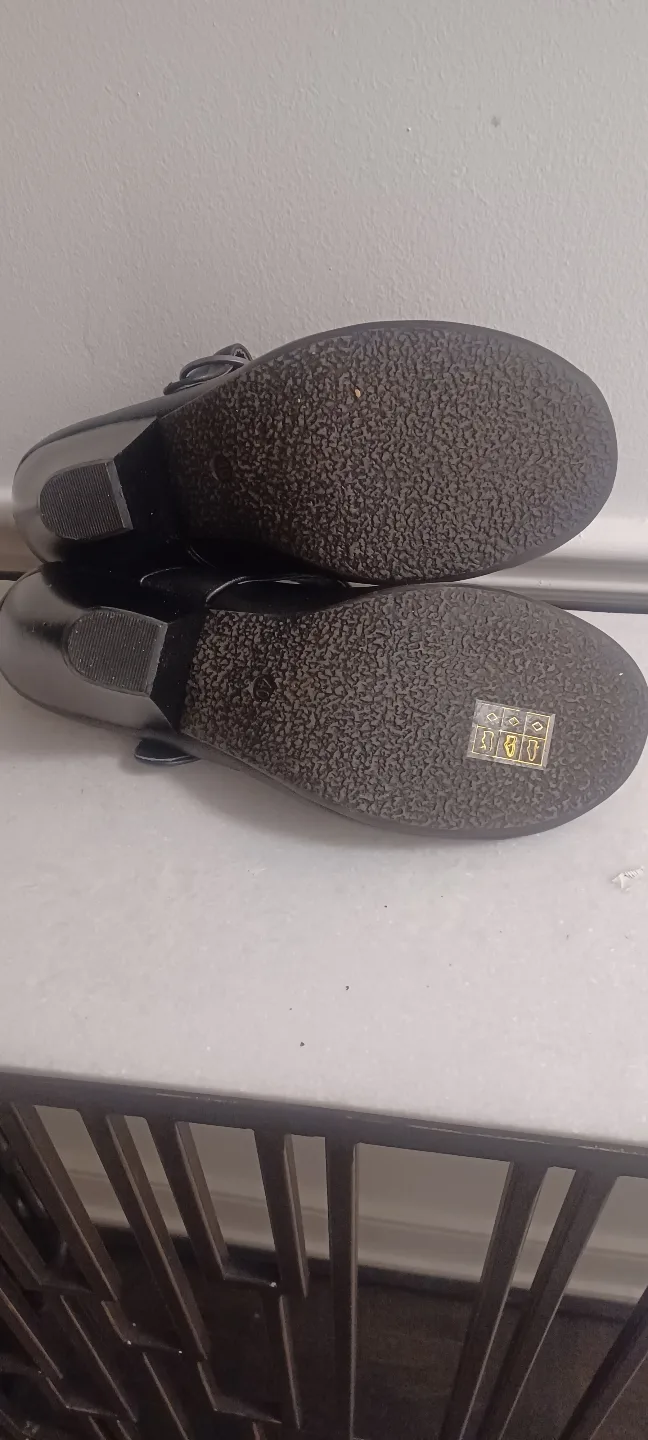 Black Leather Mary Jane Heels image indicator(3)