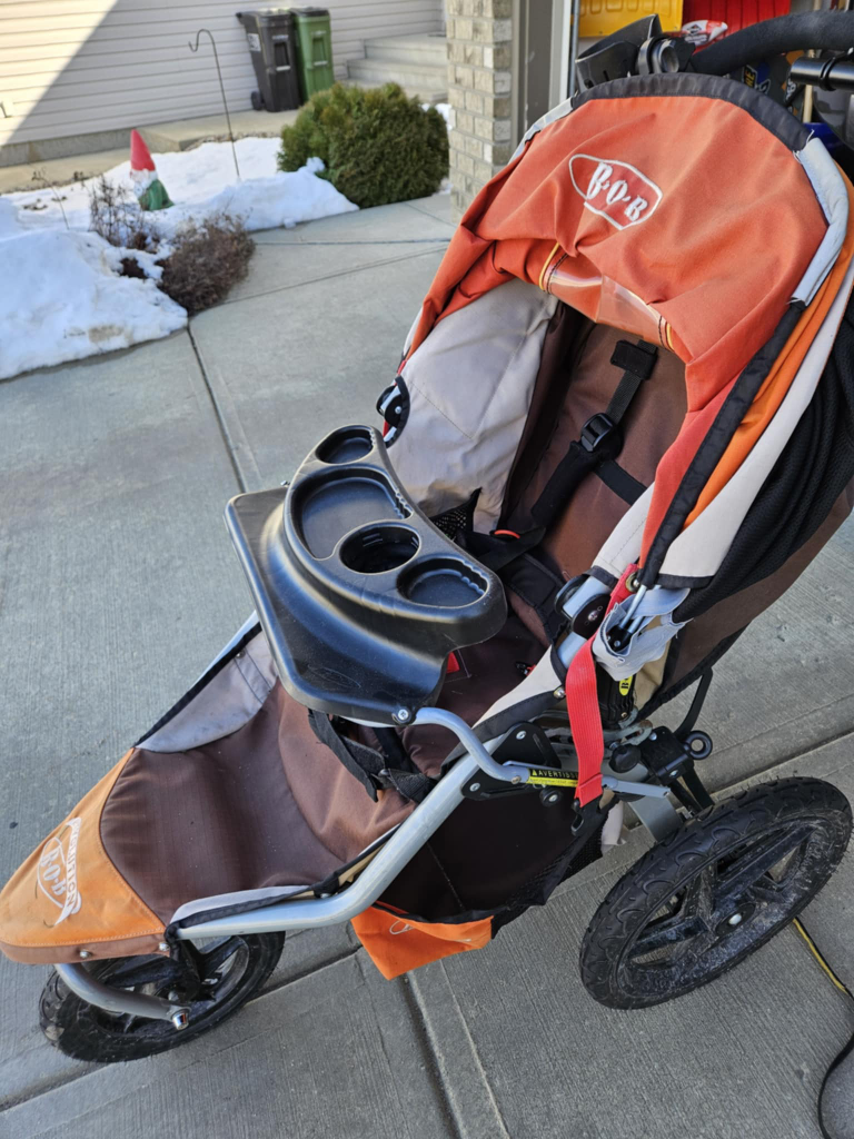 BOB Revolution Jogging Stroller and Guzzie+Guss Glider Board