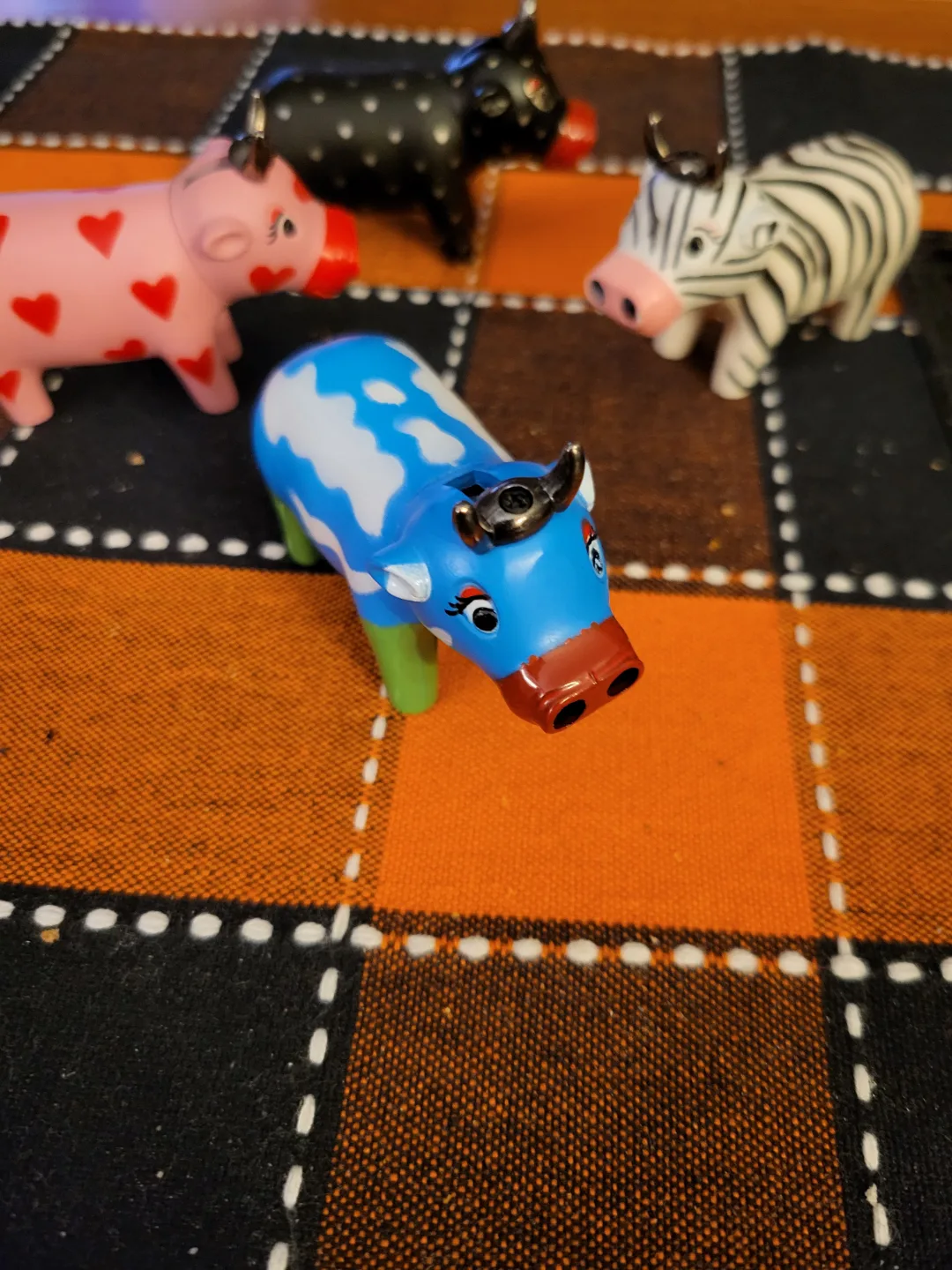 Set of Four Vintage Collectible Cow Butane Lighters image indicator(3)