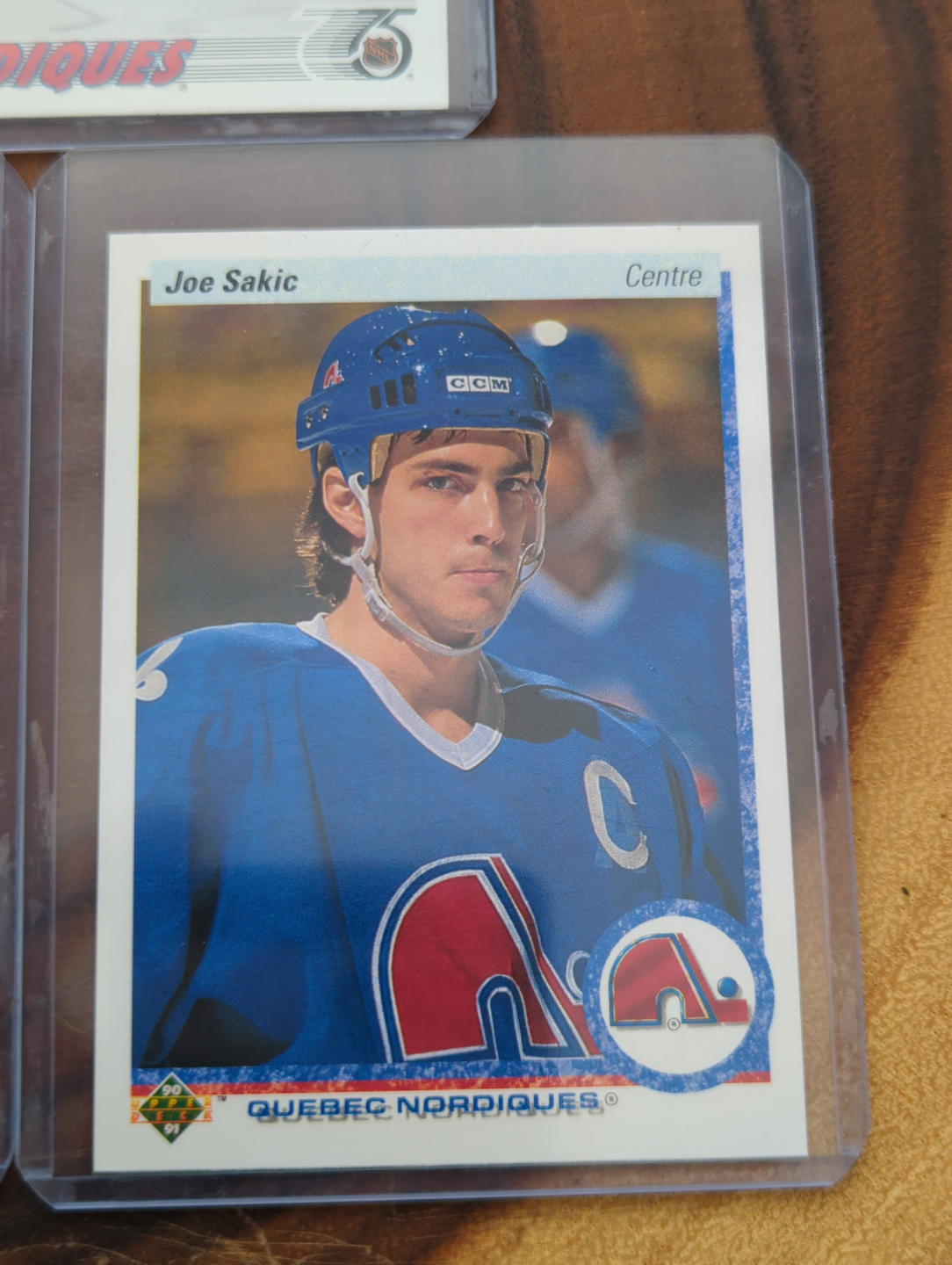 Five Burnaby Joe Sakic Cards (lot 2) - photo 2