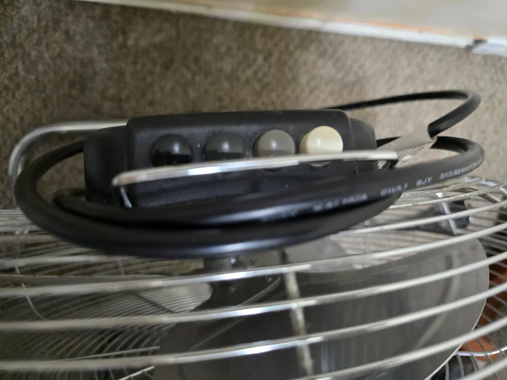 💚Uberhaus Oscillating Stand Fan image indicator(2)