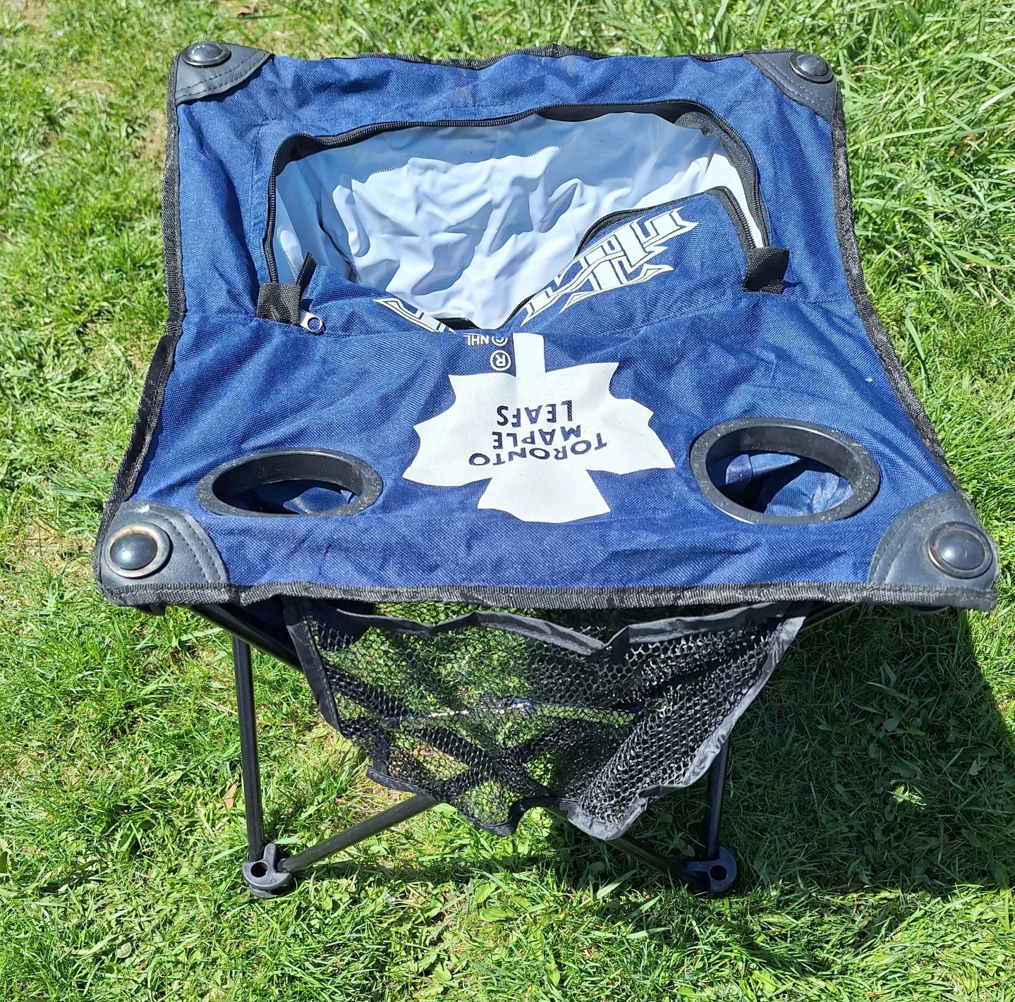 Maple Leafs Camp Table with Cooler 💚 (Kit Cat Club rescue) image indicator(3)